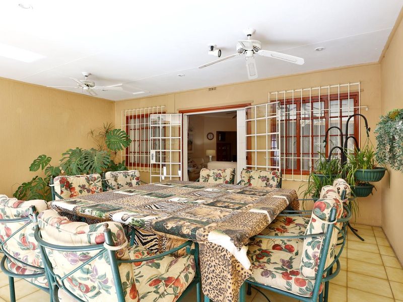 Magnificent 4 Bedroom/3 Bathroom Residence - Photo 4