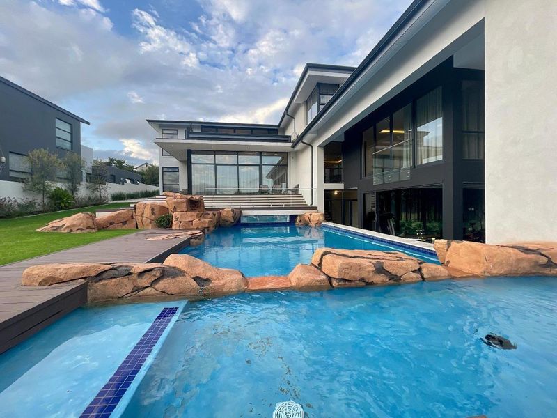 Stunning Five Bedroom Home Available in Waterfall Country Estate - Photo 7