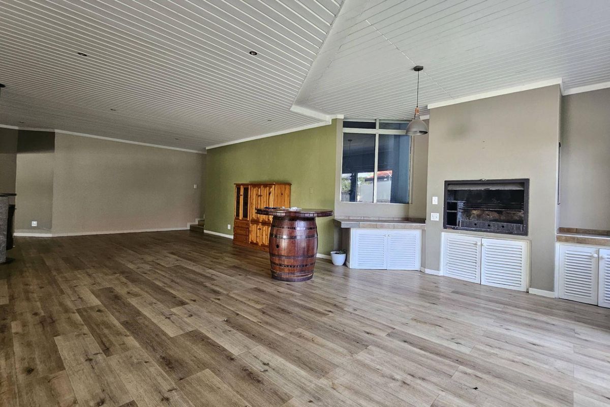 Elegant Family Home in Eros with Expansive Views to rent - Photo 3