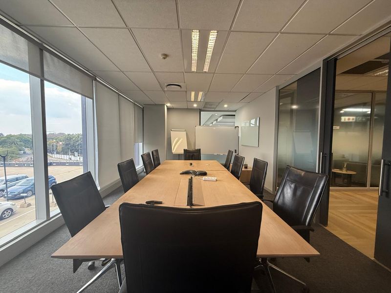 Oxford Corner Rosebank presents an exceptional 2nd floor office space of 475m2 - Photo 6