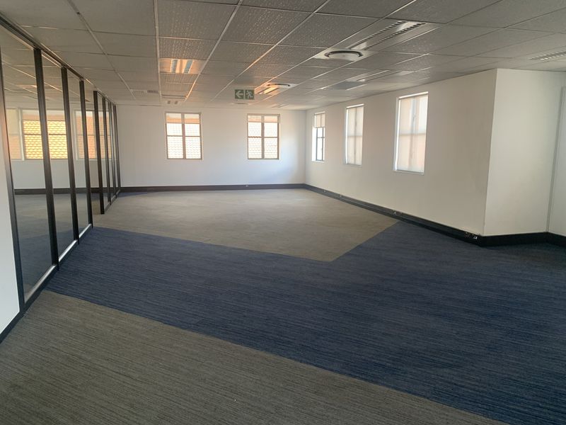 295m2 Rivonia Office To Let - Photo 8
