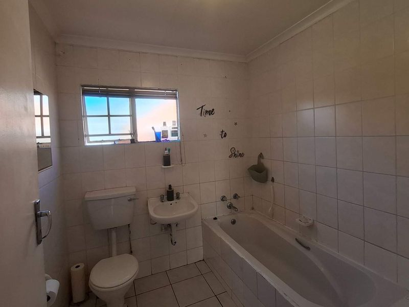 Upstairs Lock up and Go Townhouse. - Photo 8