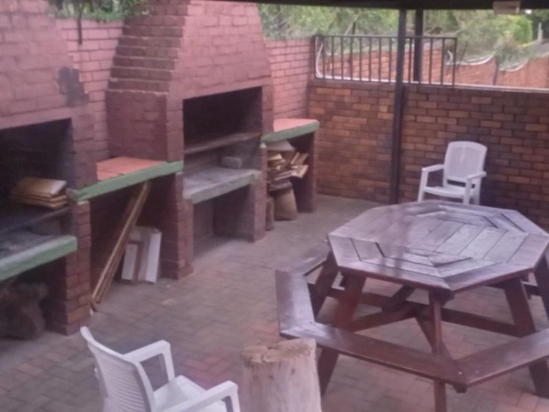 "Ground Floor Silverton Apartment: Comfort & Convenience!" - Photo 10