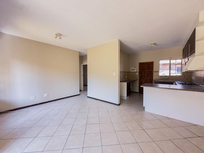 Property #2421222, Townhouse Pending Sale in Mooikloof Ridge