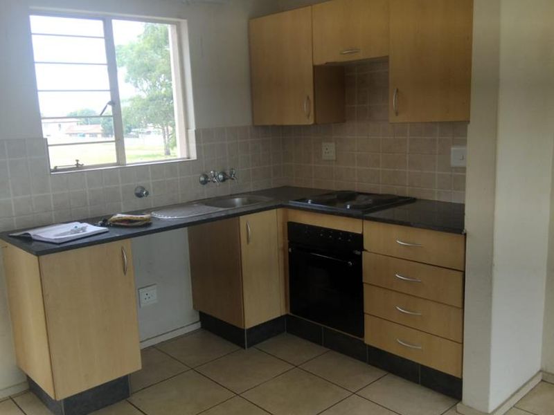 Lock-Up-and-Go Living: Spacious 2-Bedroom in Prime Location - Photo 6