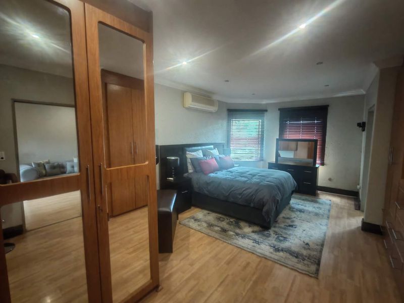 EXCLUSIVE MANDATE - BEAUTIFUL HOUSE IN VERY POPULAR AREA- ENTERTAINERS DREAM - Photo 10