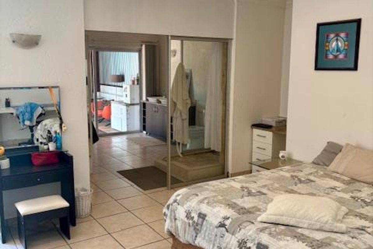 Own a lifestyle in soon to be boomed-off  Waterkloofridge residential area. - Photo 5