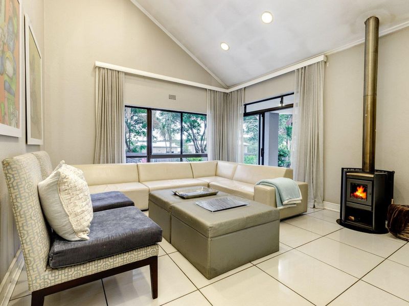 FOR SALE 4 BEDROOM FAMILY HOME - WITH DEVELOPMENT POTENTIAL!!! - Photo 6