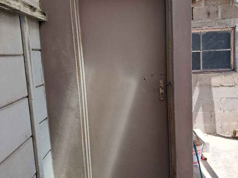 Charming One-Bedroom Home with Additional Outside Room - Photo 7