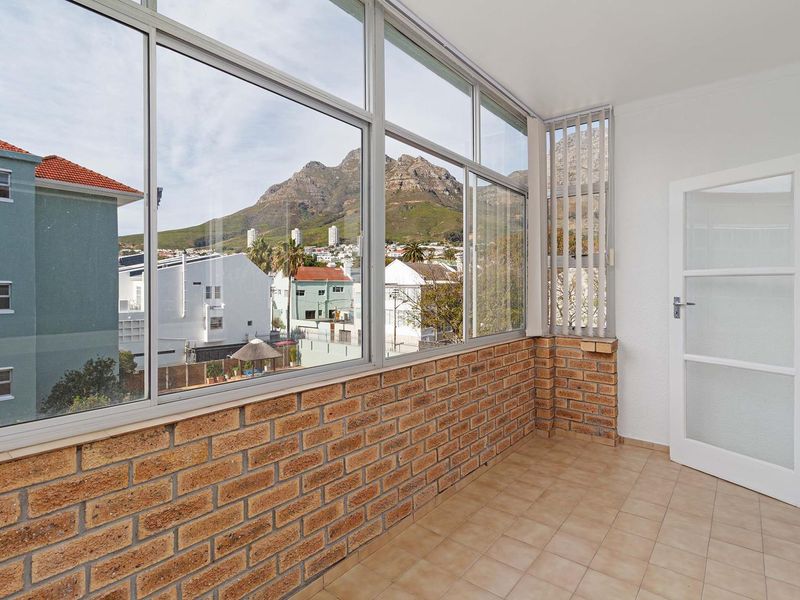 Spacious and convenient city living in Oranjezicht - Photo 9
