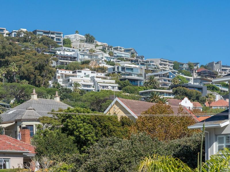 Spacious Family Home & Development Opportunity in Bantry Bay - Photo 4