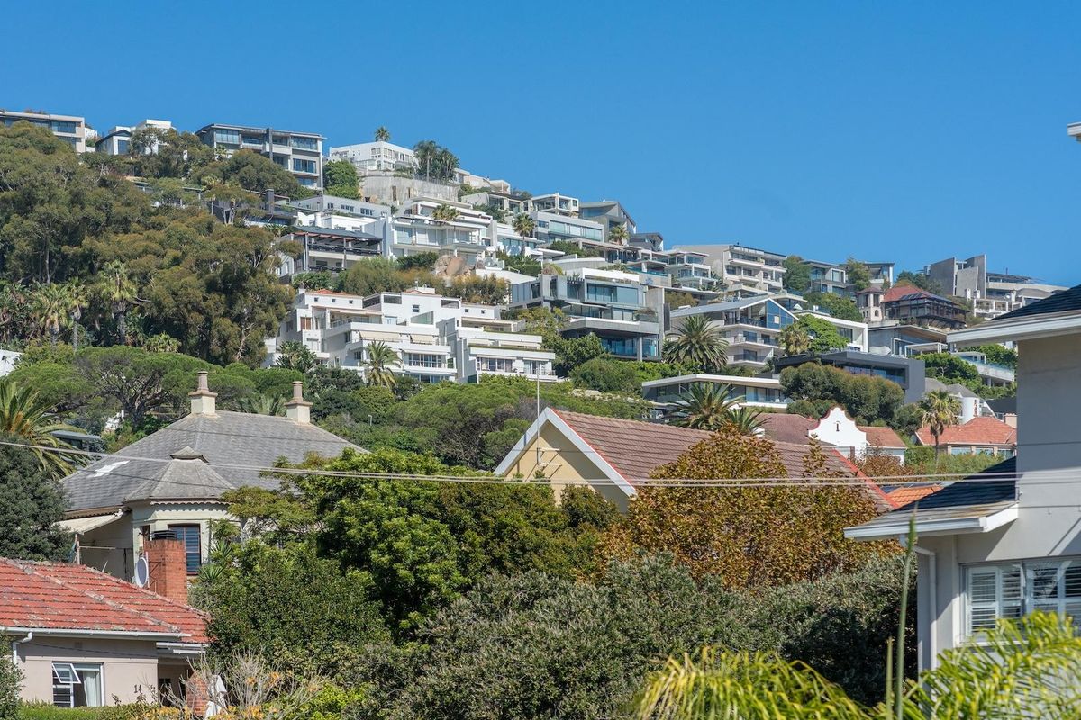 Spacious Family Home & Development Opportunity in Bantry Bay - Photo 4