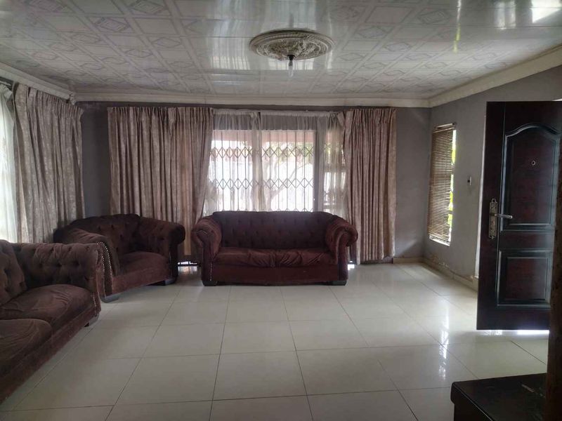 4 bedrooms house for sale in Soshanguve BB - Photo 8