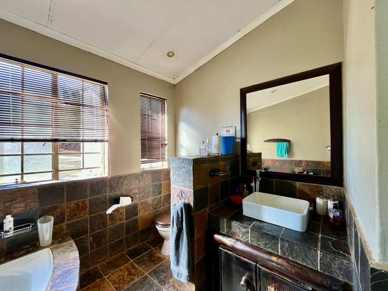 Country Living Meets City Convenience: Exceptional Mnandi Smallholding - Photo 5