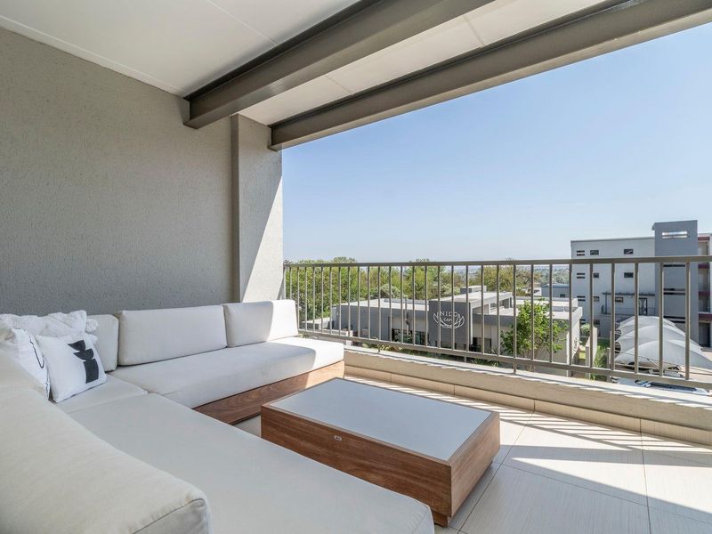 Home to a discerning professional - Photo 10