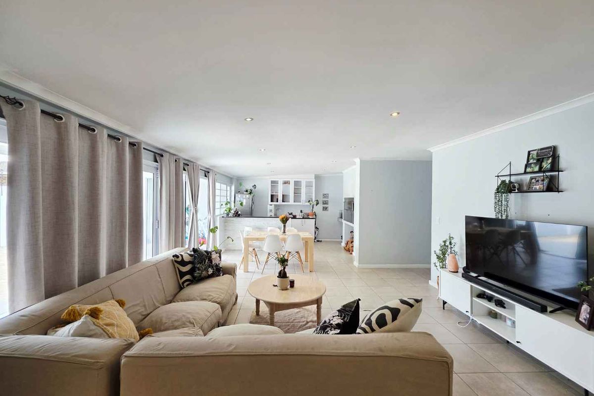 Modern Single-Level Gem in the Heart of Welgelegen - Photo 2