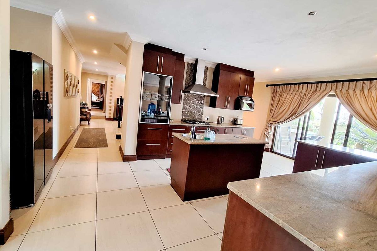 Magnificent Modern Living in The Wilds Security Estate!  The Entertainer's dream! Ideal for Embassy personnel or Executives!. - Photo 3