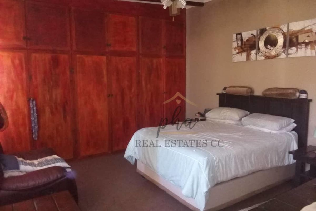 2 Bedroom House with 2 bedroom flat for sale in Walvis Bay selling for N$1 995 000.00 - Photo 3