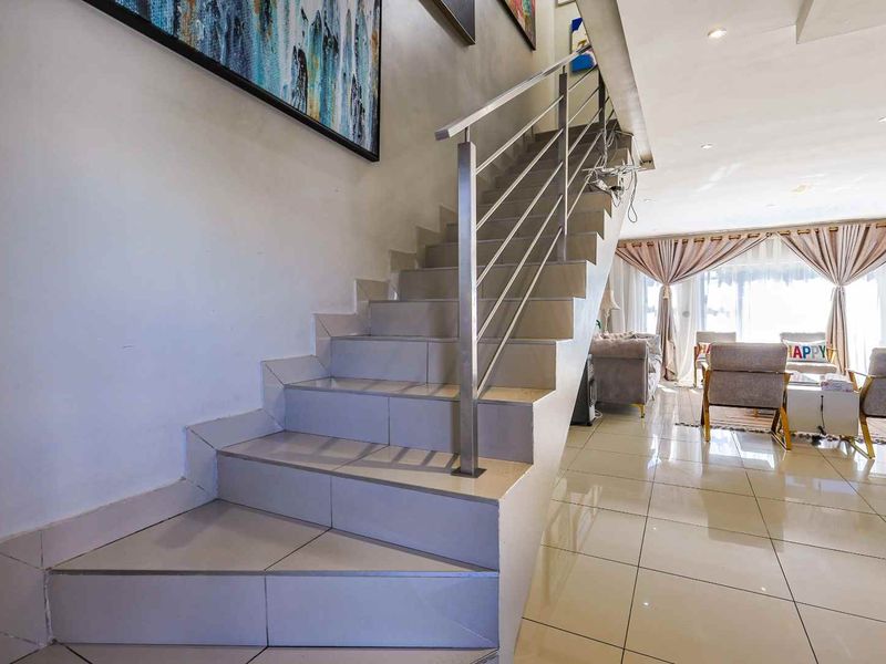 Embrace a Modern Lifestyle - Photo 4