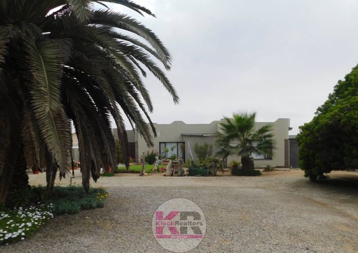 Property #2426317, House For Sale in Henties Bay Central