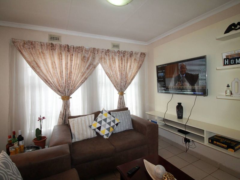 3 Bedroom house for sale in Clayville, Midrand Village Estate - Photo 5