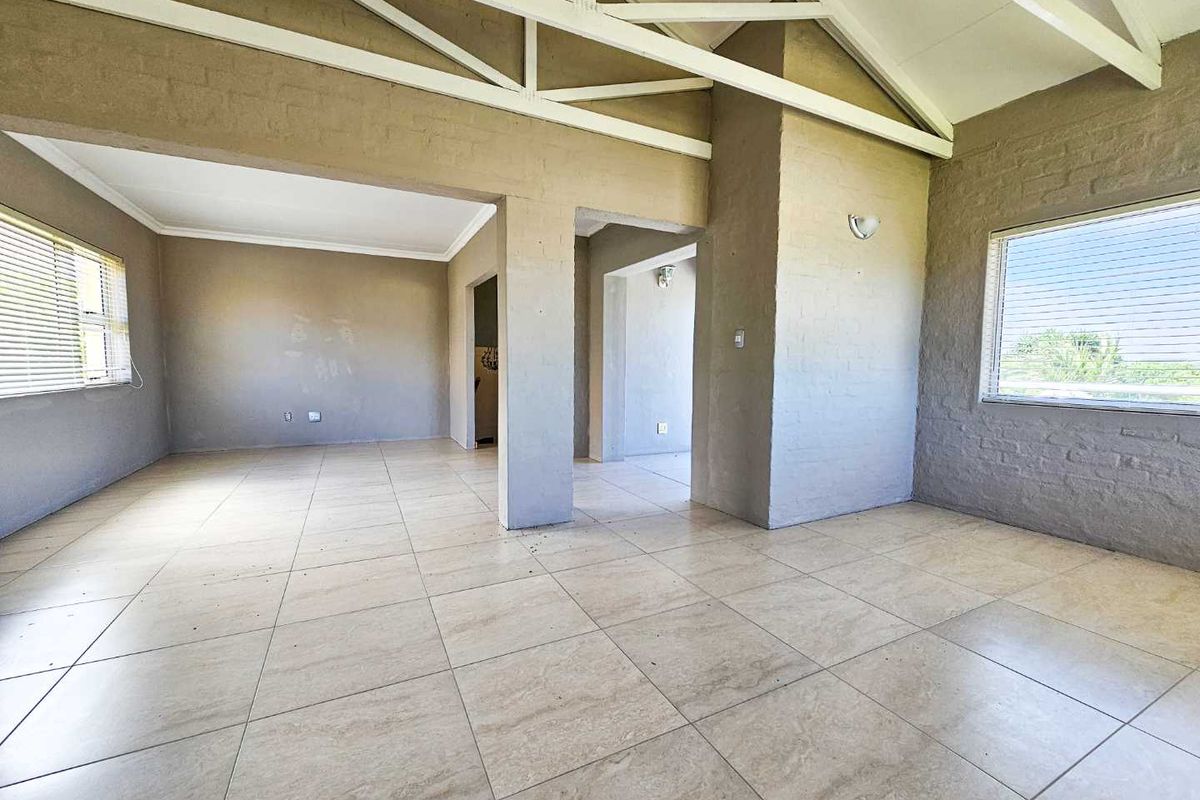 Your family home awaits, perfectly located. - Photo 5