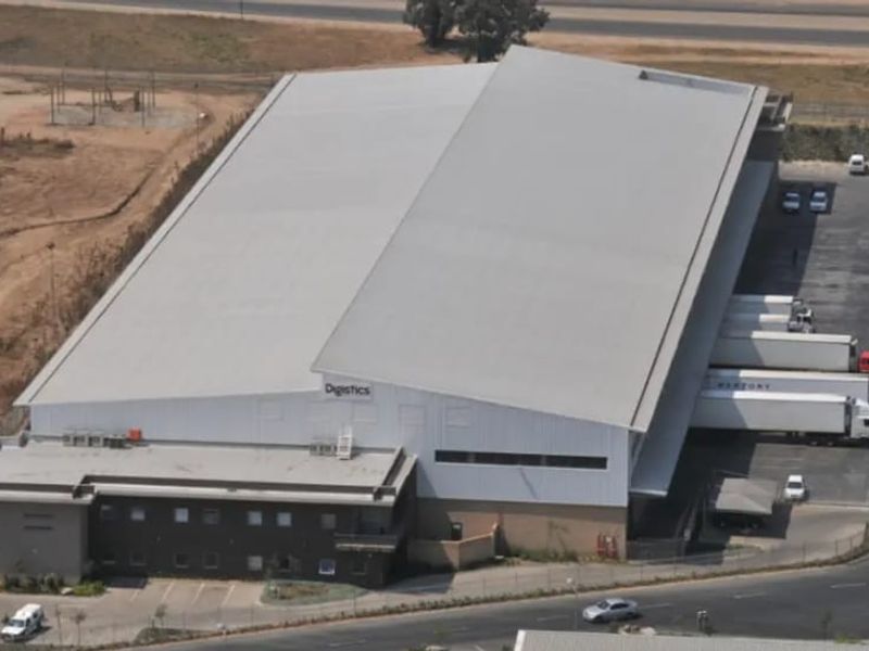 7 738m2 Midrand Warehouse To Let - Photo 2