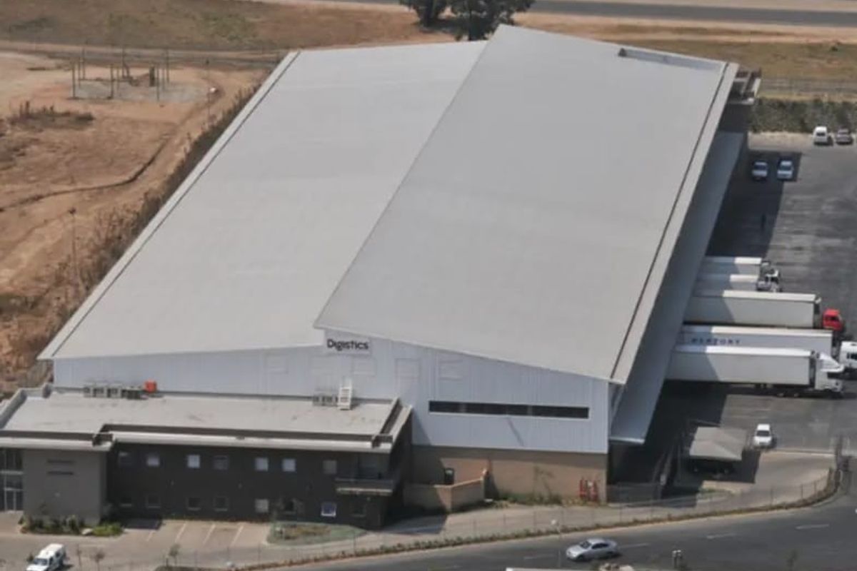 7 738m2 Midrand Warehouse To Let - Photo 2