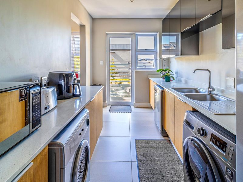 Stunning Four Bedroom Family Home For Sale in Waterfall Country Estate - Photo 8