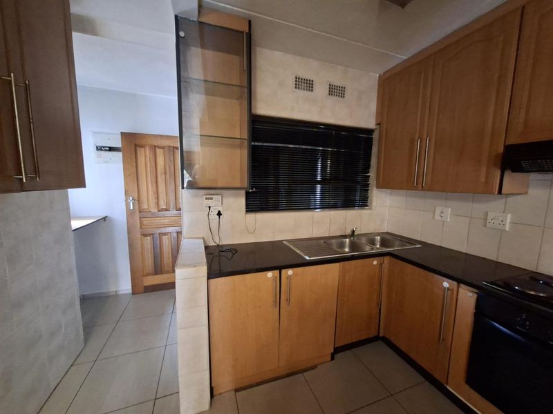 2 Bedroom Groundfloor Gem with Carport - Photo 9