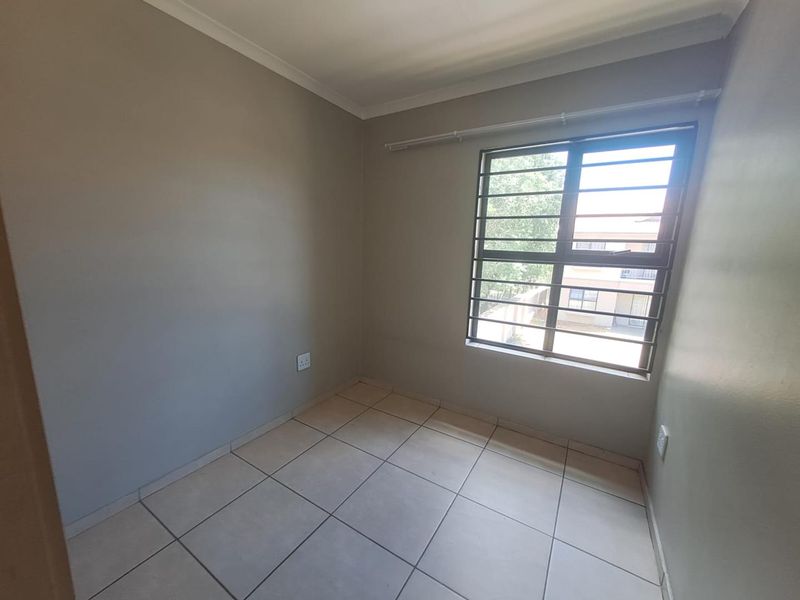 Ground Floor Modern Townhouse - Photo 3