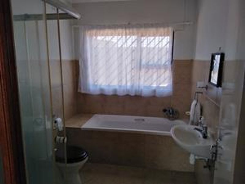 2 Bedroom with Full bathroom House for Sale - Photo 4