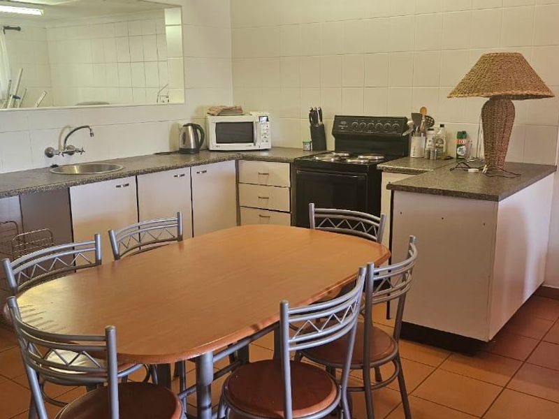 The Ideal Fully Furnished Coastal Escape – Three-Bedroom Holiday Home in Port Edward - Photo 5