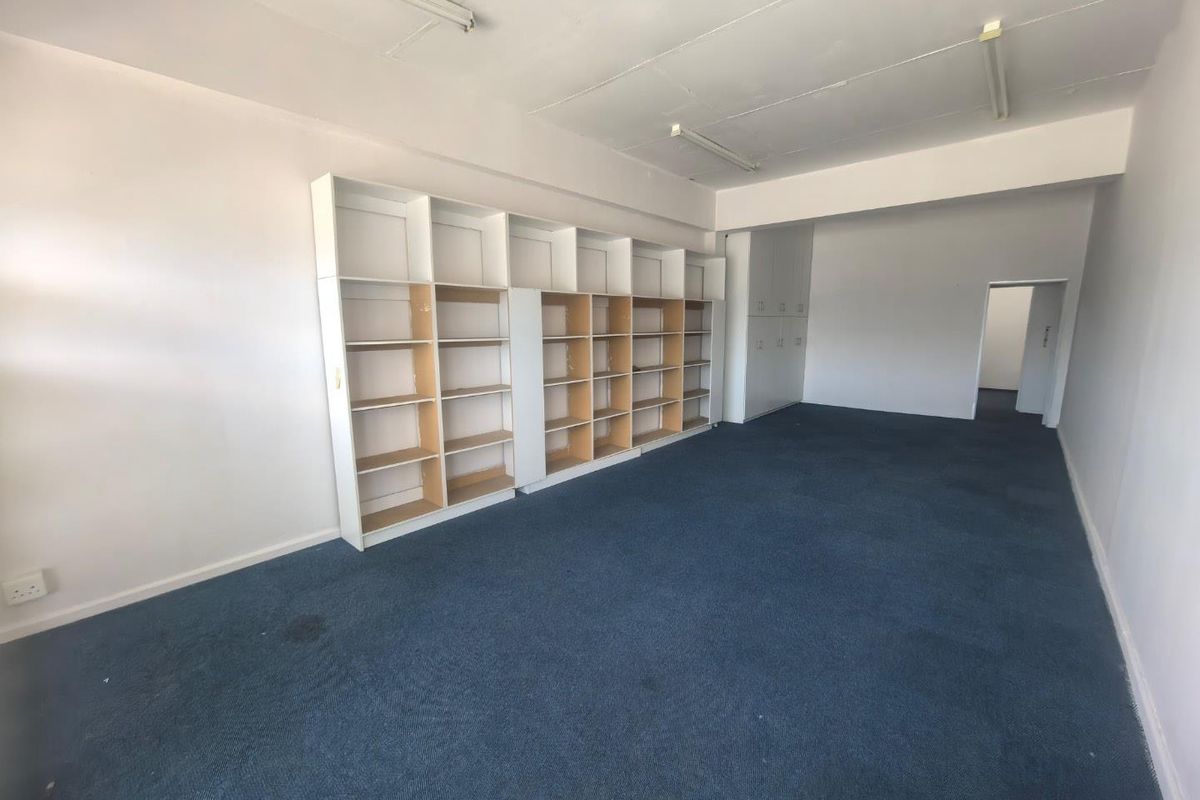 Boost Your Business in this Prime 57m2 Commercial Space! - Photo 5