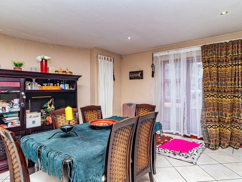 Double-Storey Delight: Perfect Family Retreat in Barlett! - Photo 8