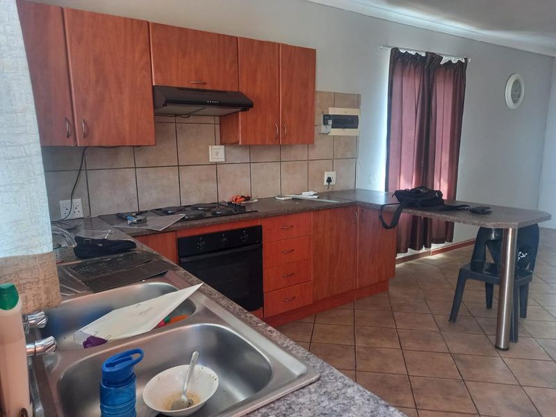 FOUR BEDROOM STAND ALONE HOUSE AVAILABLE IN ORCHARDS . - Photo 3