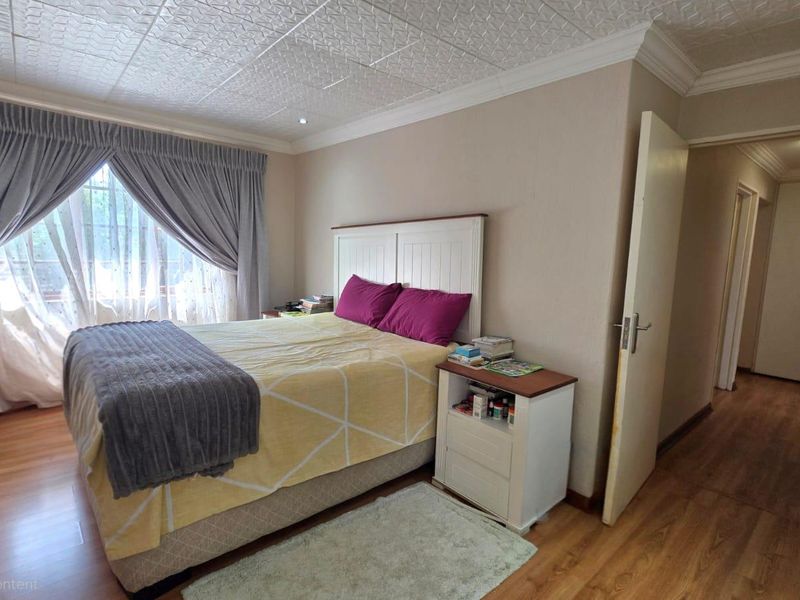 Spacious First floor Apartment - Photo 10