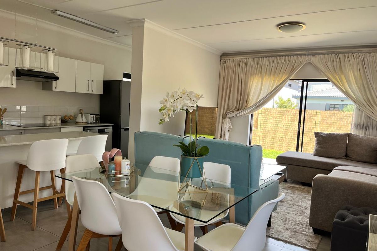 3 bedroom Townhouse - Find Your Family’s Perfect Home in Thatchfield Ridge - Photo 5