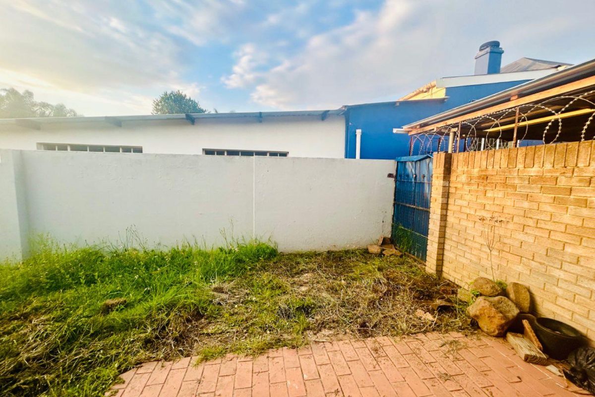 2 Bedroom Townhouse for sale close to the CBD area - Photo 2