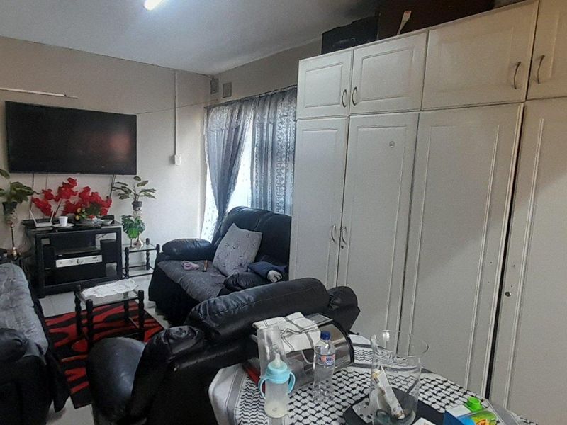 Perfect for business or investment - Photo 9