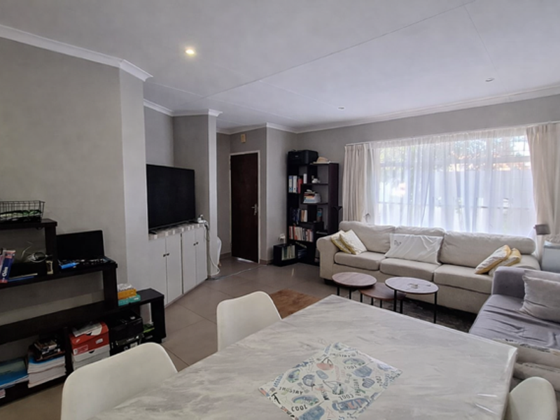 Secure & Perfectly Located in Langenhovenpark - Photo 4