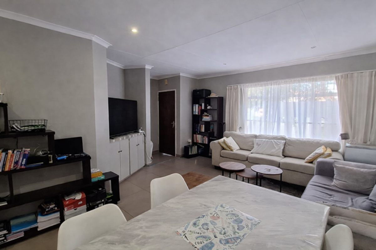 Secure & Perfectly Located in Langenhovenpark - Photo 4