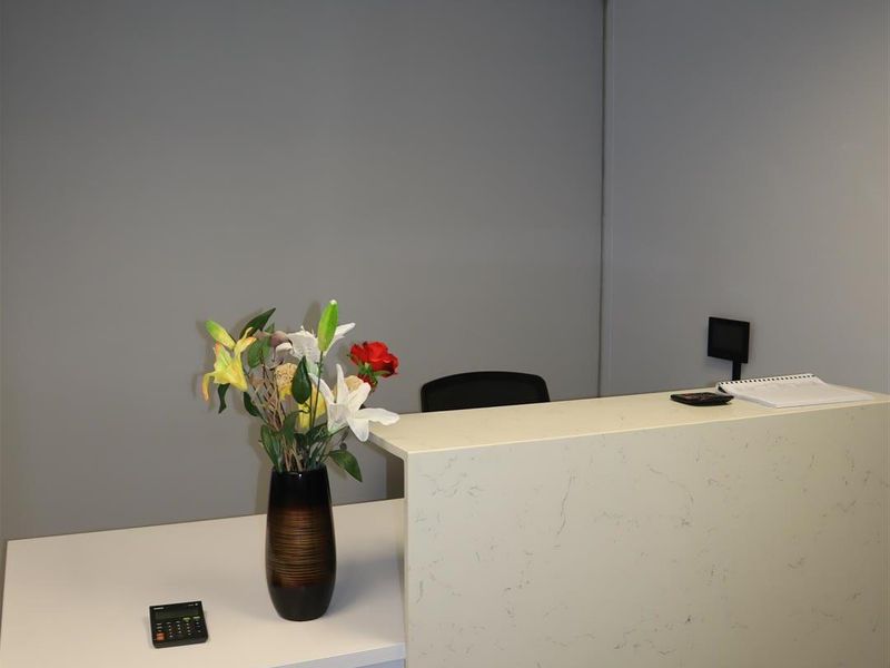 Modern office with top security in upmarket office and apartment building for sale in the heart of Klein Windhoek. - Photo 5