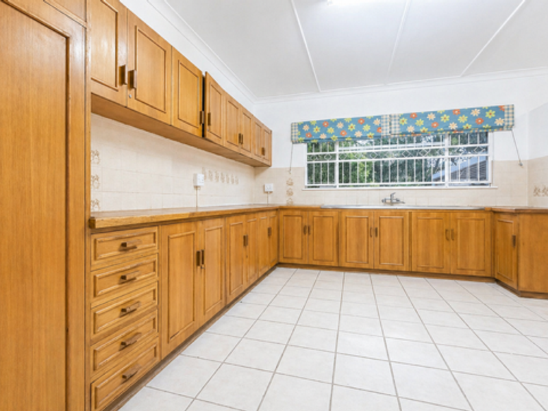 Versatile Family Living with Private Flatlet & Entertainer’s Garden - Photo 2