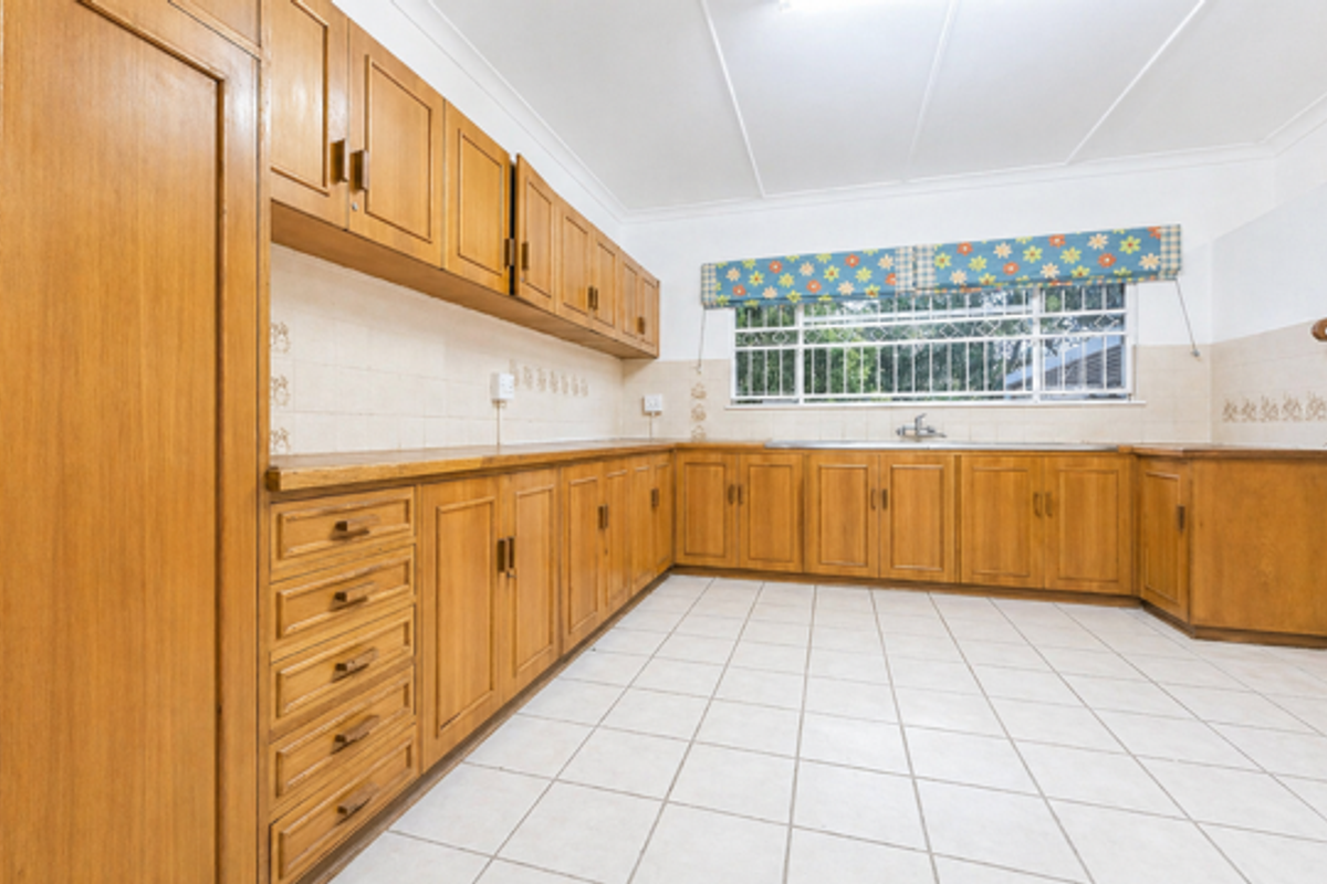Versatile Family Living with Private Flatlet & Entertainer’s Garden - Photo 2