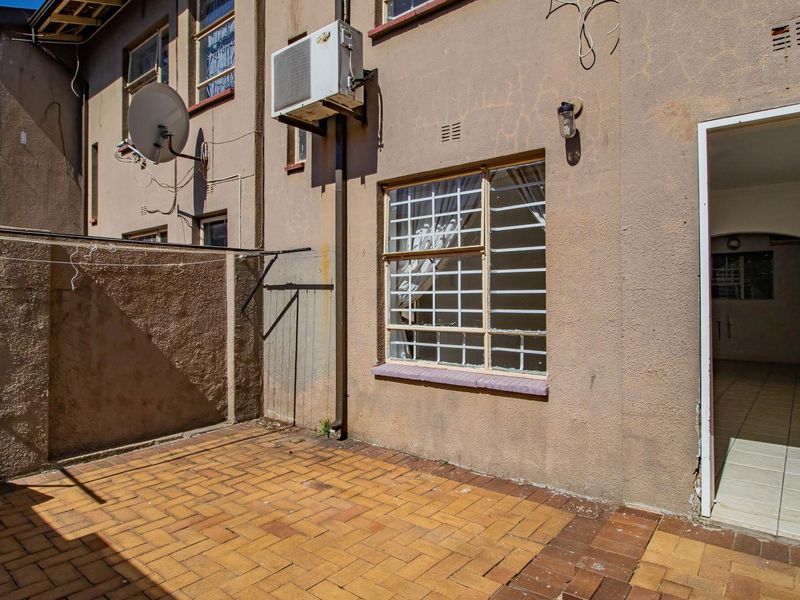 Spacious Living: Duplex Townhouse in Prime Rynsoord - Photo 3