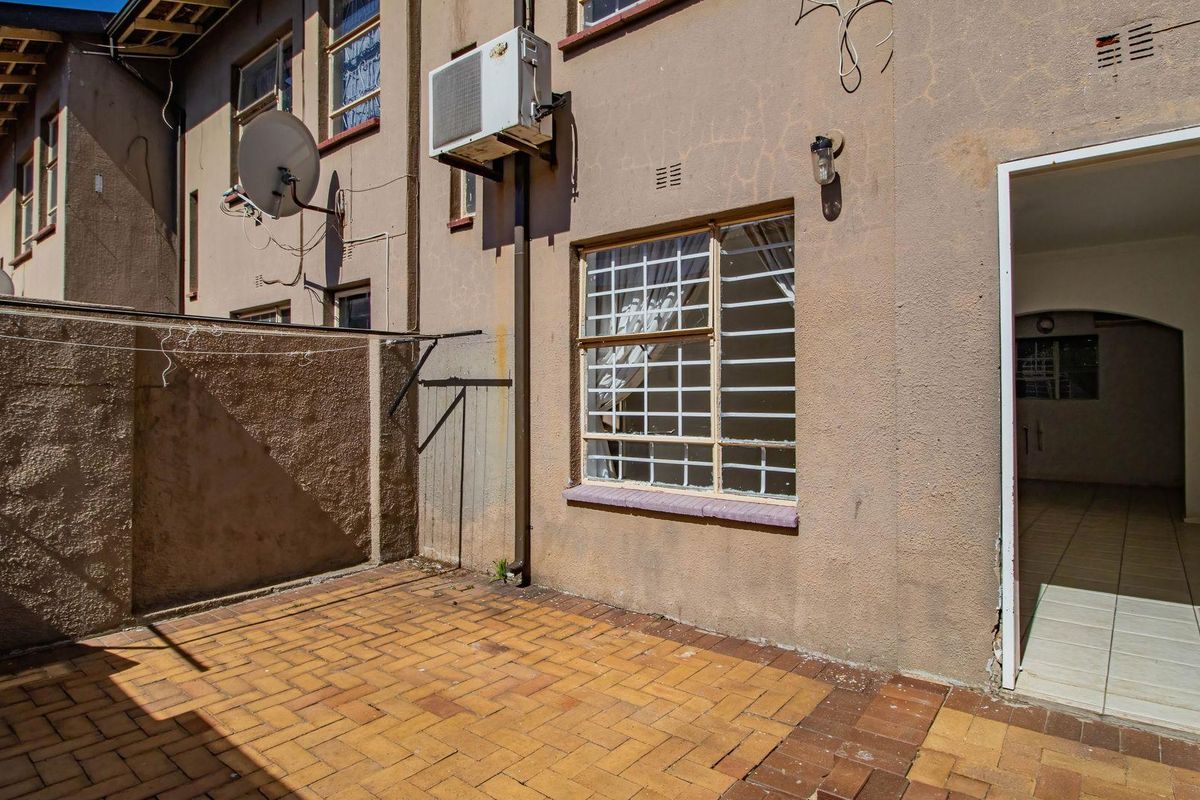 Spacious Living: Duplex Townhouse in Prime Rynsoord - Photo 3