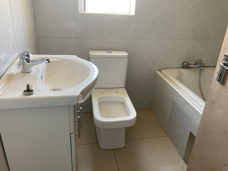 Specious 3 bedroom enquite for sale at Jabulani Sectional - Photo 10