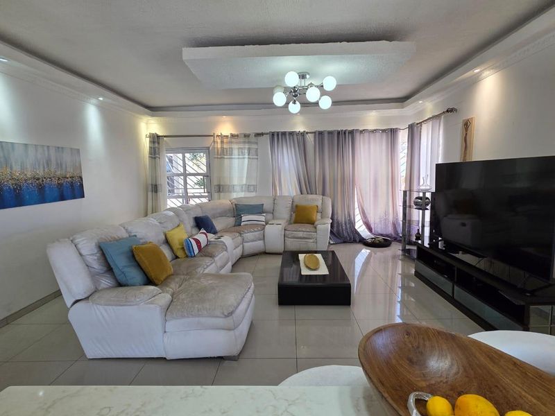 JOINT MANDATE FREESTANDING HOUSE FOR SALE KHOMASDAL - Photo 2