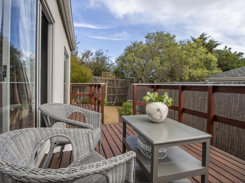 2 Bedroom, Modern, North-Facing Gem - Photo 2